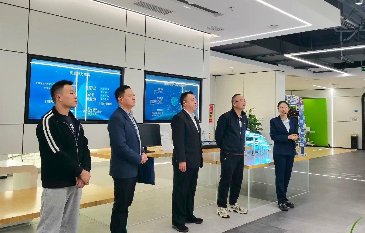 知識產(chǎn)權(quán)保護中心現(xiàn)場.jpg 知識產(chǎn)權(quán)保護中心現(xiàn)場.jpg