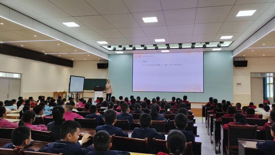 法治副校長開展宣講活動現(xiàn)場畫面.jpg 法治副校長開展宣講活動現(xiàn)場畫面.jpg