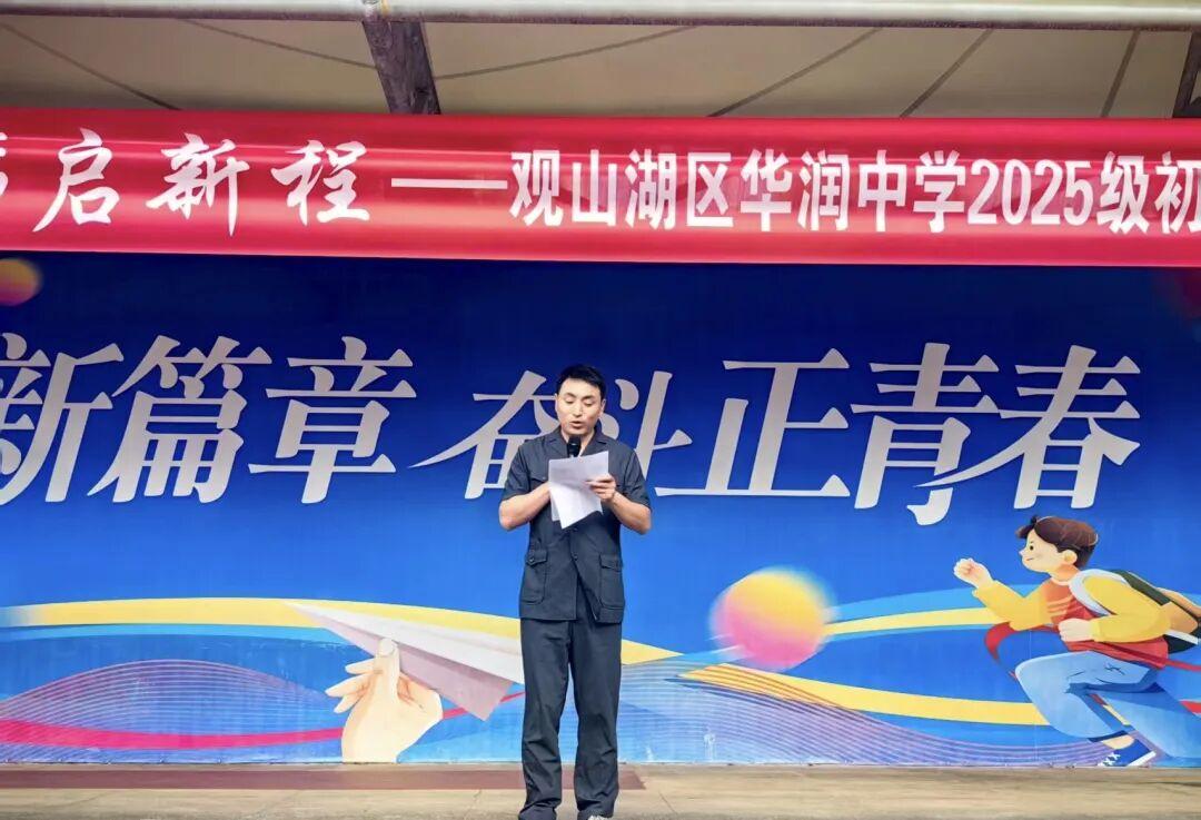 法官?gòu)堄逻M(jìn)行宣講.jpg 法官?gòu)堄逻M(jìn)行宣講.jpg