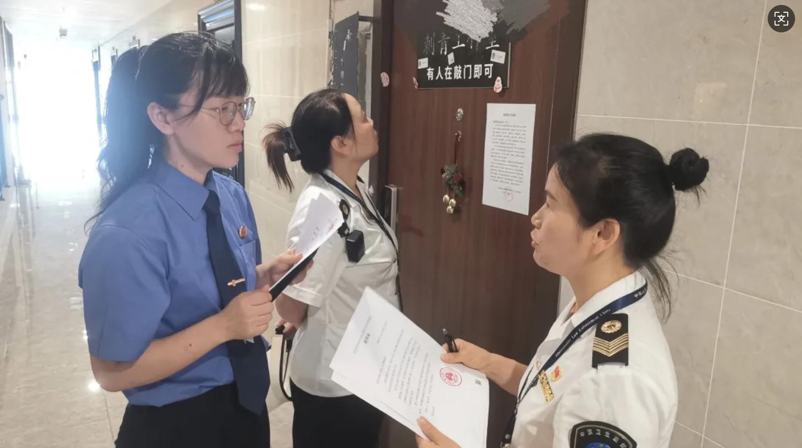 檢察官聯(lián)合衛(wèi)健局工作人員在檢查.jpg 檢察官聯(lián)合衛(wèi)健局工作人員在檢查.jpg