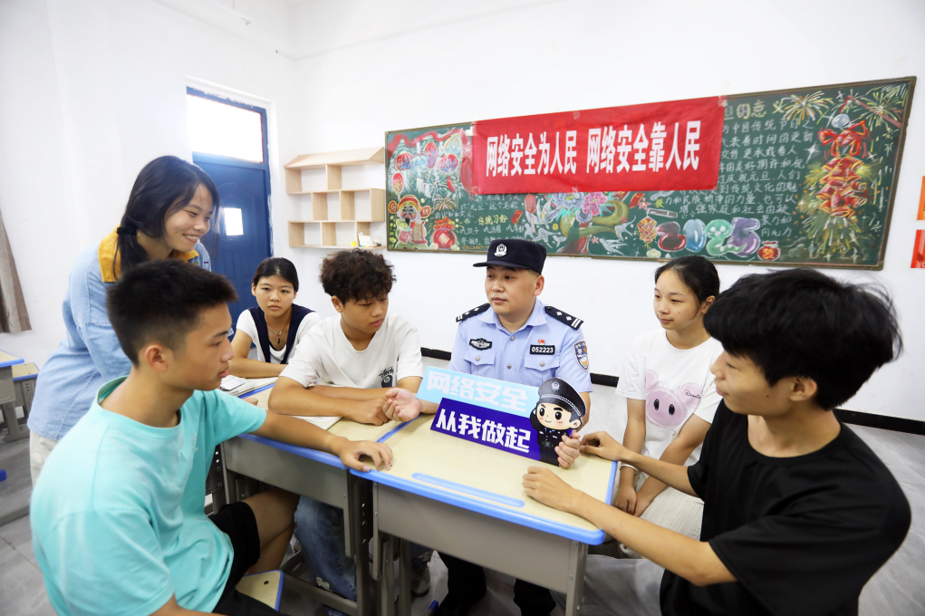 江西分宜：網(wǎng)絡(luò)安全知識(shí)進(jìn)課堂