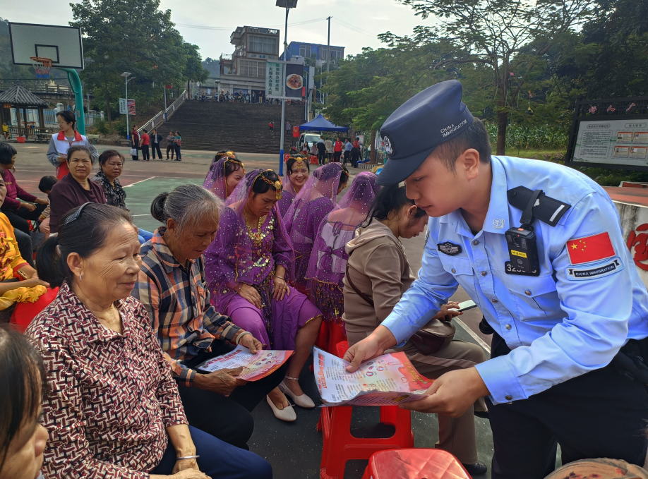 廣西崇左：重陽護老暖邊疆 普法惠民守安康